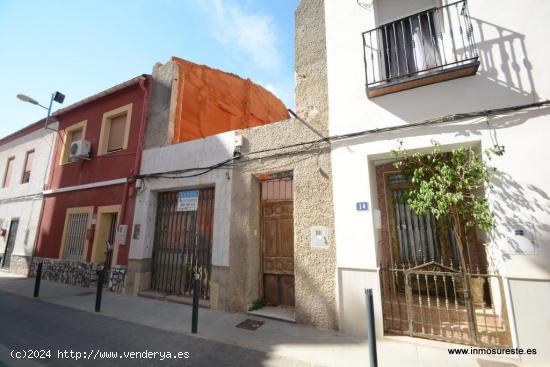 Solar urbano en la pedanía de los Desamparados en Orihuela. Parcela de unos 100 m2. superficie . - 