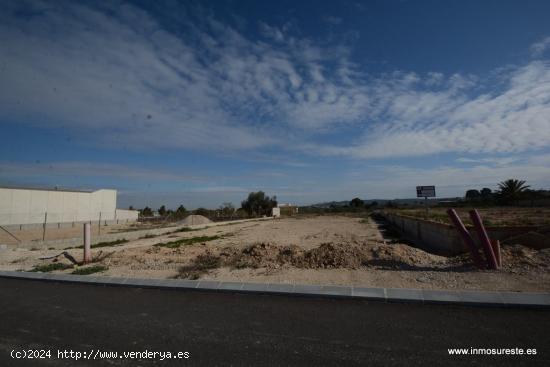 Parcela industrial en el Polígono Industrial de Bigastro. Parcela con un superficie de 776 m2. - AL