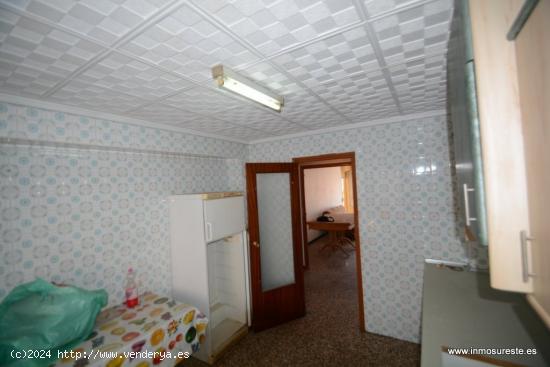 Gran Piso 4 dormitorios + 2 baños en Orihuela, al Este y Sur. Céntrica. Se ve Teatro Circo. Ascens