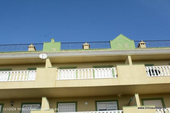 Piso en Torremendo (Orihuela) con 2 habitaciones, 2 baños y plaza de garaje cerrada. - ALICANTE