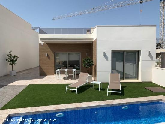 VILLAS DE OBRA NUEVA EN SAN MIGUEL DE SALINAS!!! - ALICANTE