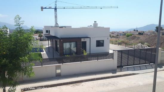 DISFRUTA DEL MAR Y LA MONTAÑA EN ESTA ESTUPENDA VILLA - ALICANTE