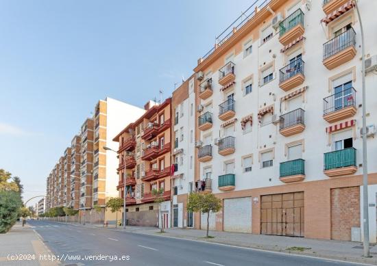  LOCAL COMERCIAL, AV CRISTÓBAL COLÓN, LAS COLONIAS-HUELVA - HUELVA 