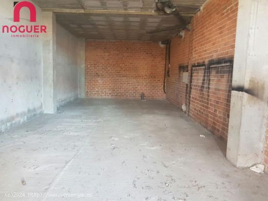 LOCAL COMERCIAL HACIENDO ESQUINA EN ALQUILER CON PLAZA DE GARAJE - CORDOBA