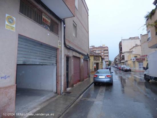 Local de 90 m2 diáfano, con un cuarto de aseo, un cierre. - ALICANTE