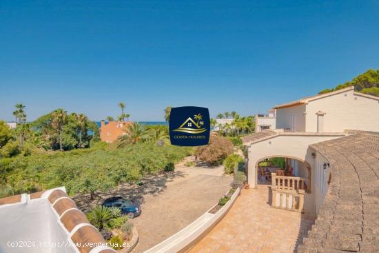  EXCLUSIVA FINCA MEDITERRÁNEA frente al Mar en Javea · COSTA BLANCA | 5.977m2 · 3 Casas · 20m del 