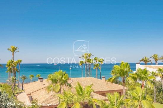 EXCLUSIVA FINCA MEDITERRÁNEA frente al Mar en Javea · COSTA BLANCA | 5.977m2 · 3 Casas · 20m del