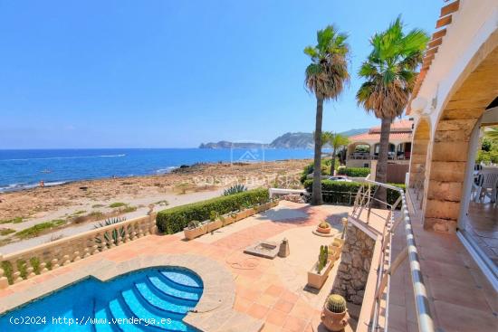 ᗤ VILLA FRENTE AL MAR en Javea | Villa Mediterránea Primera Línea de Playa | SEAFRONT LUXURY VIL