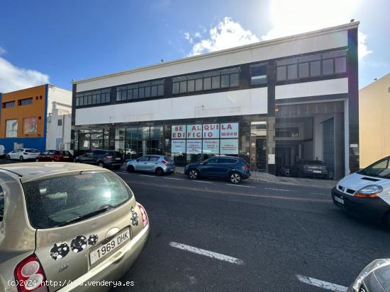 Edificio con elementos de nave, otros anexos y oficinas , en alquiler - LAS PALMAS