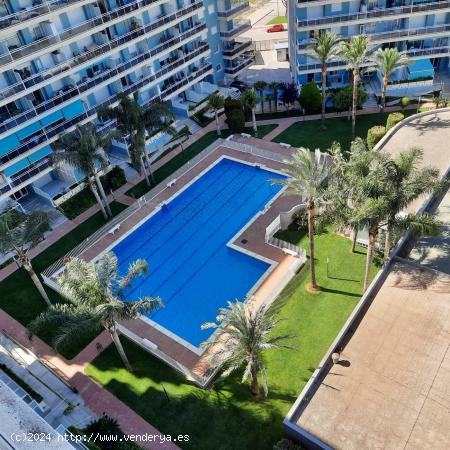 Apartamento vacacional 2 dorm. con piscina, tenis, gimnasio, terraza, comedor, cocina 2 baños, A.A.