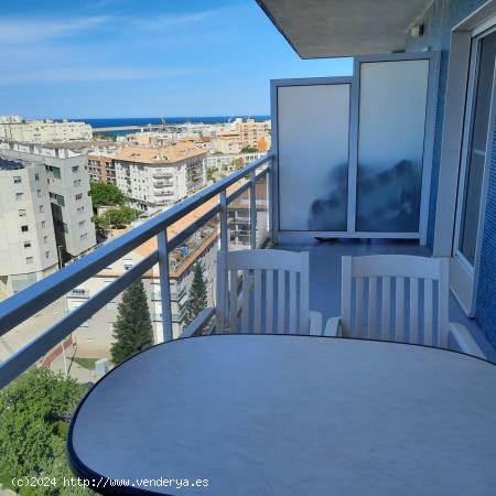 Apartamento vacacional 2 dorm. con piscina, tenis, gimnasio, terraza, comedor, cocina 2 baños, A.A.