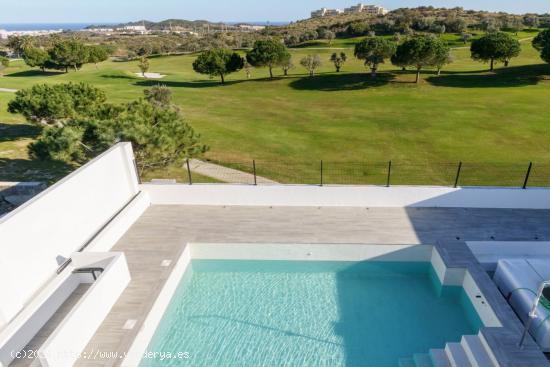  4 ultimas unidades de 10 villas modernas, con varios diseños diferentes, en 1º línea de golf - MA 