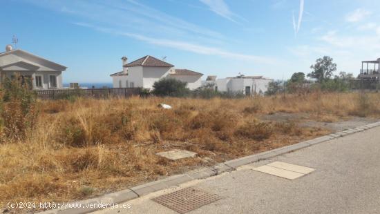 Exclusiva parcela con vistas al mar y completamente llana - MALAGA