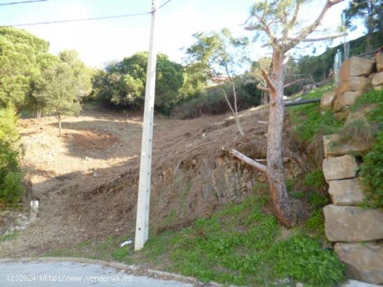  Terreno en Santa susanna par hacer 2 casas si se quiere. - BARCELONA 