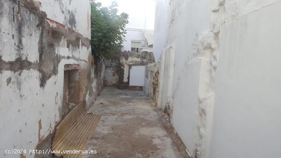 Solar casco urbano ideal para construir 2 plantas y buhardilla - CADIZ