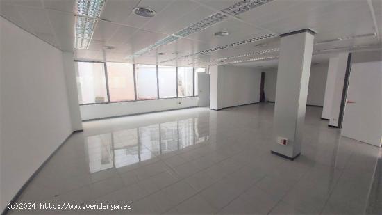  VIVIENDA EN VENTA O ALQUILER EN PLAZA ARENAL - CADIZ 