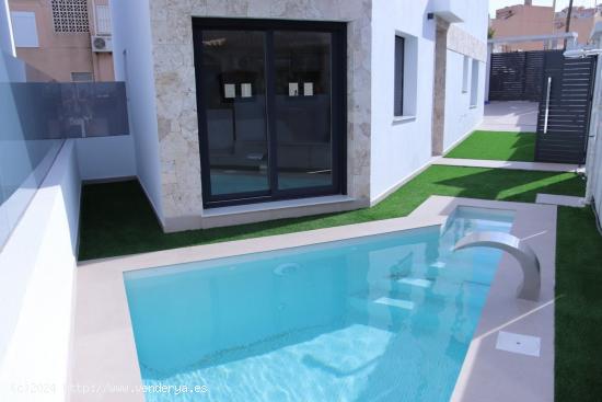 VILLA A ORILLAS DE LA PLAYA DE LA MATA – TORREVIEJA! - ALICANTE