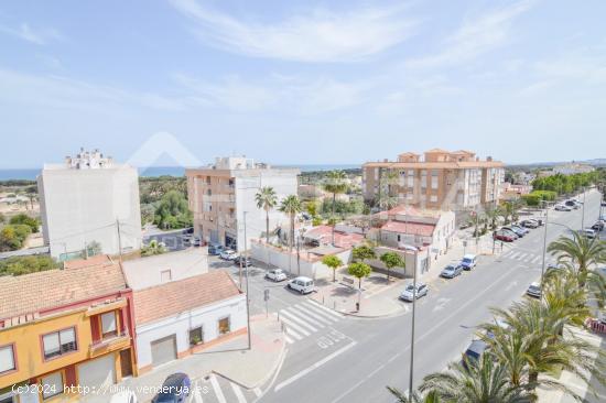 Se Alquila piso con vistas al mar. Zona La Marina de Elche. Se incluye plaza de garaje - ALICANTE