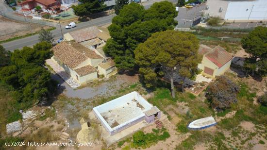 FINCA COMPUESTA DE VIVIENDA PRINCIPAL DE 197², DOS VIVIENDAS ADOSADAS Y 4.500 ² DE TERRENO - MURCI