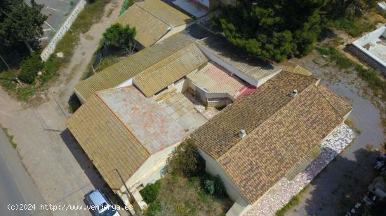 FINCA COMPUESTA DE VIVIENDA PRINCIPAL DE 197², DOS VIVIENDAS ADOSADAS Y 4.500 ² DE TERRENO - MURCI