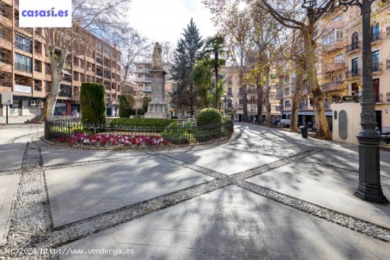  PIso con garaje y trastero junto a Plaza Mariana Pineda. - GRANADA 