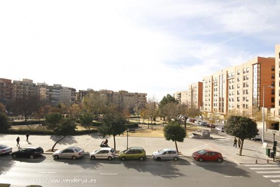 Local comercial junto hipercor - GRANADA