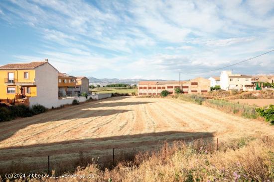 ¿Estás buscando terreno para invertir? ¡ ¡ Lo has encontrado!! Solar urbano con 3.441m2 - GRANAD