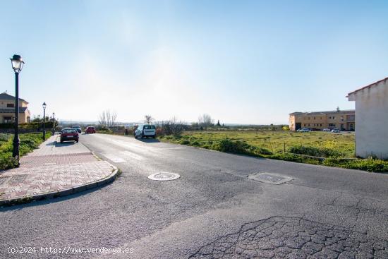  SOLAR EDIFICABLE EN CÁJAR. JUNTO COLEGIO LUX MUNDI - GRANADA 