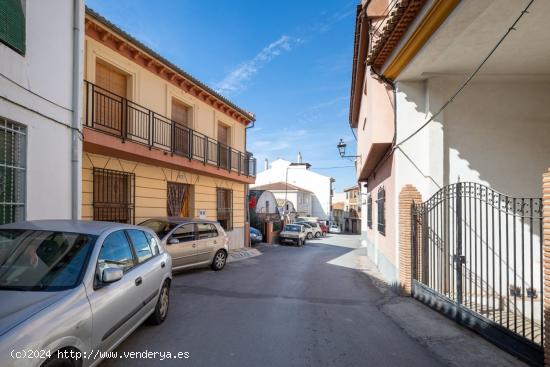 GRAN CASA CON ESTILO EN EL CENTRO DE DÚRCAL - GRANADA