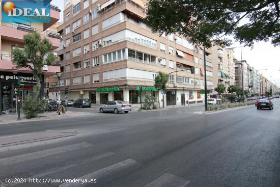 A5289M4. Local comercial junto Hipercor. www.idealhouse.es - GRANADA