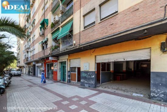 A5947J1.Situado junto al Palacio de Congresos (Cervantes-Palacio de Deportes zona). Local comercial.