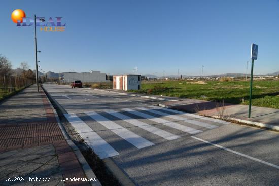  En venta parcela industrial en Cortijo del Conde - GRANADA 