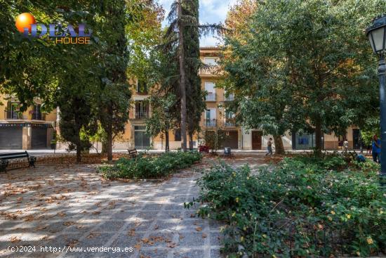  FANTASTICA CASA EN PLAZA DE LOS LOBOS - GRANADA 