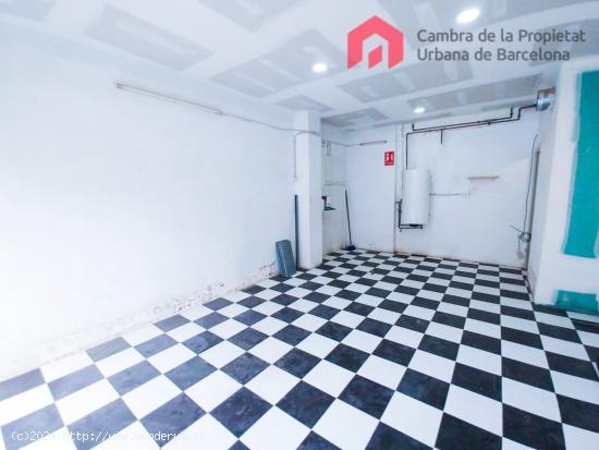 Local comercial junto al Mercado de Les Corts. - BARCELONA