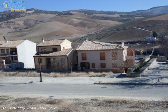 Inmejorable terreno con 2 frentes para la casa de tus sueños. - GRANADA