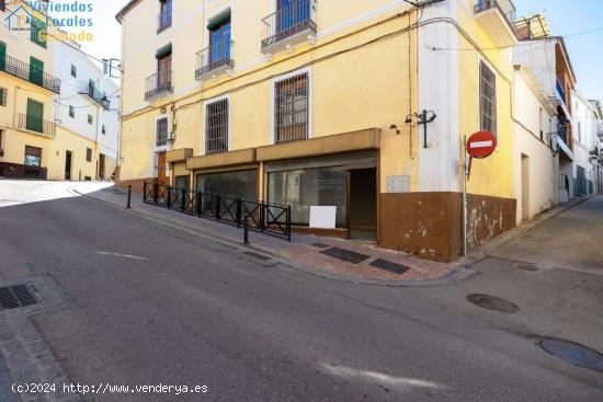 Espectacular casa a 3 calles con vivienda y locales comerciales en pleno centro de Alhama de Gr - GR