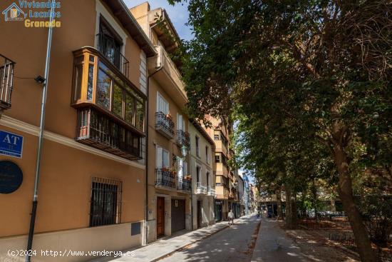 FANTASTICA CASA EN PLAZA DE LOS LOBOS - GRANADA