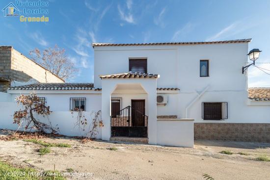  Hermosa casa con 4 dormitorios en Loja - GRANADA 