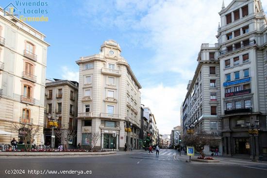 A la venta Plaza de Aparcamiento junto al Ayuntamiento - GRANADA