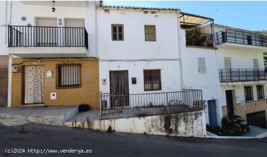  García Delgado vende casa de Pueblo en Algarinejo - GRANADA 