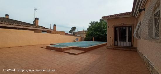 SE VENDE PRECIOSO CHALET EN LOS GIRASOLES - ALICANTE