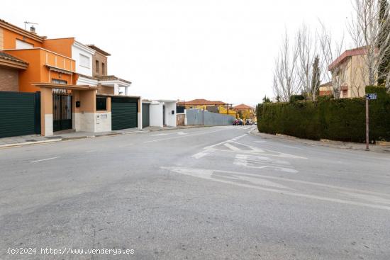 Venta de solar con proyecto de 2 casas pareadas en Ogíjares (Zona Lomalinda) - GRANADA