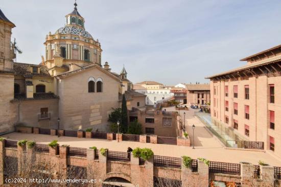  PISO EN SAN JUAN DE DIOS CON 3 DORMITORIOS MUY AMPLIOS, DOS BAÑOS Y TERRAZA!! - GRANADA 