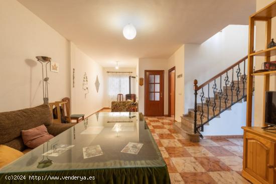 VENTA DE BONITA CASA EN MELEGIS - GRANADA