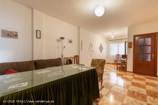 VENTA DE BONITA CASA EN MELEGIS - GRANADA