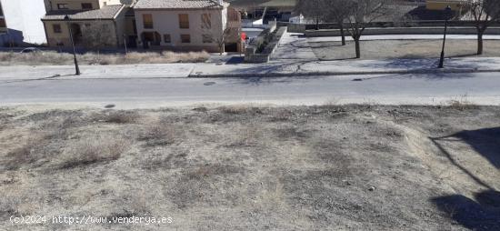 Inmejorable terreno con 2 frentes para la casa de tus sueños. - GRANADA