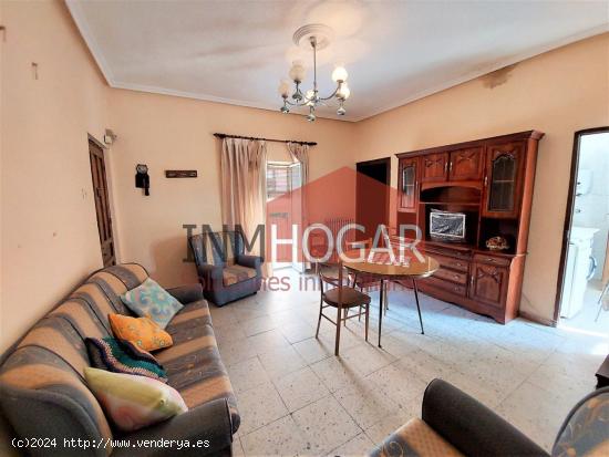 VIVIENDA EN ARÉVALO (05200) CON UN PATIO DE 100 MT - AVILA