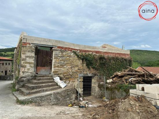 CASA A REFORMAR CON TERRENO URBANIZABLE EN SARASIBAR - NAVARRA