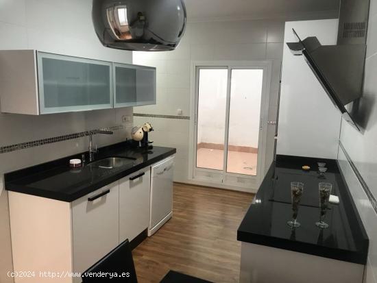 ALQUILER piso para de 2 habitaciones, gran vestidor y plaza de garaje en Toscar - ALICANTE