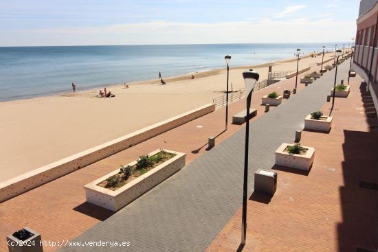 APARTAMENTO CON VISTAS AL MAR EN PRIMERA LINEA DE PLAYA DE  LES PALMERES  - VALENCIA